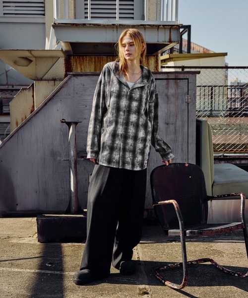 ROCHEM（ローシェン）の「ヴィンテージ加工オーバーサイズシャツフーディー（シャツ/ブラウス・メンズ・ブラウン系/ネイビー系/ブラック系・XS/S/M/L）」の9枚目の写真