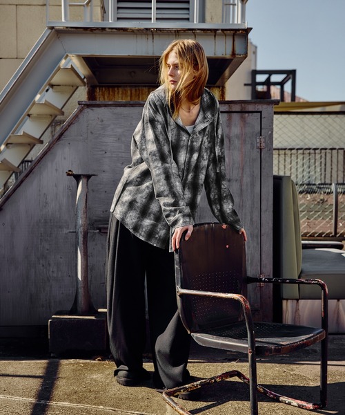 ROCHEM（ローシェン）の「ヴィンテージ加工オーバーサイズシャツフーディー（シャツ/ブラウス・メンズ・ブラウン系/ネイビー系/ブラック系・XS/S/M/L）」の10枚目の写真