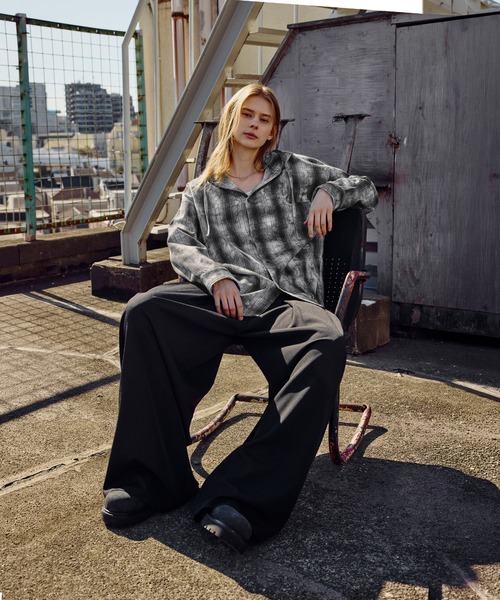 ROCHEM（ローシェン）の「ヴィンテージ加工オーバーサイズシャツフーディー（シャツ/ブラウス・メンズ・ブラウン系/ネイビー系/ブラック系・XS/S/M/L）」の14枚目の写真