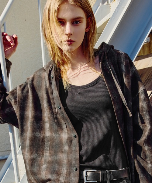 ROCHEM（ローシェン）の「ヴィンテージ加工オーバーサイズシャツフーディー（シャツ/ブラウス・メンズ・ブラウン系/ネイビー系/ブラック系・XS/S/M/L）」の18枚目の写真