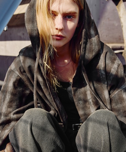 ROCHEM（ローシェン）の「ヴィンテージ加工オーバーサイズシャツフーディー（シャツ/ブラウス・メンズ・ブラウン系/ネイビー系/ブラック系・XS/S/M/L）」の21枚目の写真