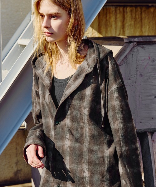 ROCHEM（ローシェン）の「ヴィンテージ加工オーバーサイズシャツフーディー（シャツ/ブラウス・メンズ・ブラウン系/ネイビー系/ブラック系・XS/S/M/L）」の22枚目の写真