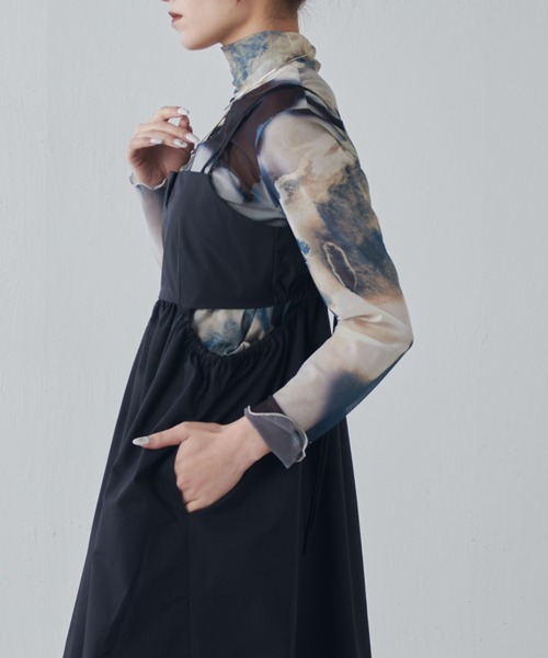 Lui's（ルイス）の「ウエスト切替ギャザーキャミワンピース（ワンピース・レディース・ベージュ/ブルー/ブラック・FREE）」の9枚目の写真