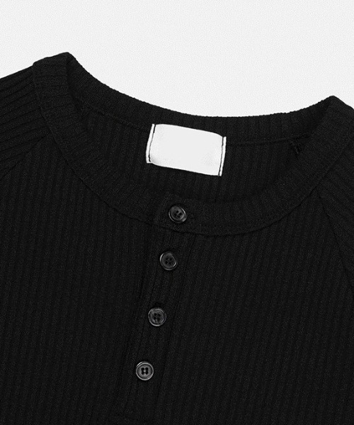 COSYHARU(コシハル)の「マッスルフィットヘンリーネック半袖ニット(Tシャツ/カットソー・メンズ・アイボリー/ブラック・FREE)」の17枚目の写真