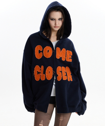 COME CLOSER アプリケ フードパーカー ネイビー