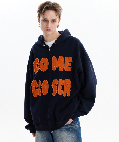 HOODHOOD（フッドフッド）の「COME CLOSER アプリケ フードパーカー ネイビー（パーカー・レディース・その他・1/2）」の2枚目の写真