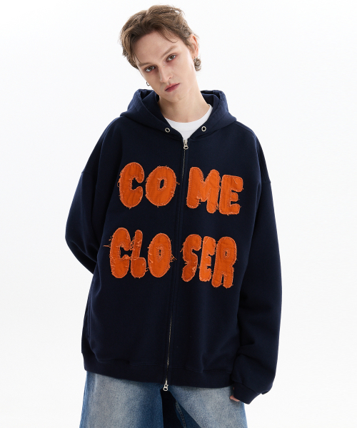 HOODHOOD（フッドフッド）の「COME CLOSER アプリケ フードパーカー ネイビー（パーカー・レディース・その他・1/2）」の3枚目の写真