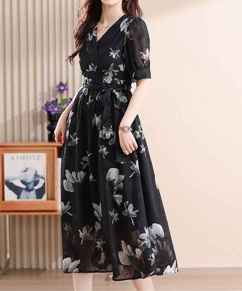 LUCPY(ラクピー)の「小花柄スリットマーメイドロングワンピース(ワンピース・レディース・ブラック・X-LARGE/LARGE/MEDIUM/SMALL)」の1枚目の写真