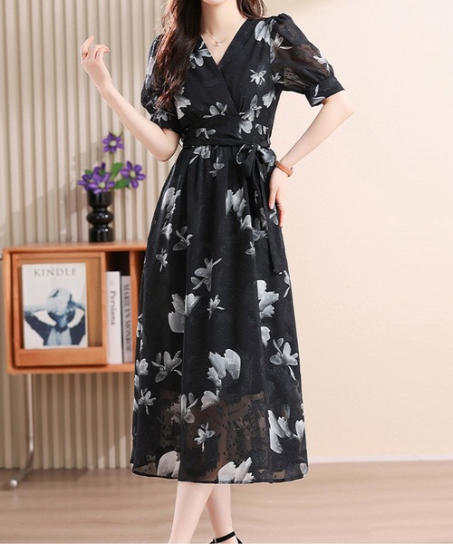 LUCPY(ラクピー)の「小花柄スリットマーメイドロングワンピース(ワンピース・レディース・ブラック・X-LARGE/LARGE/MEDIUM/SMALL)」の5枚目の写真