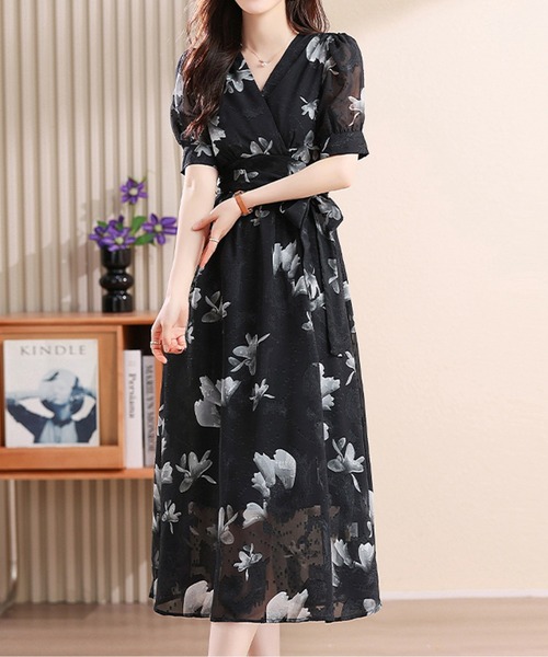 LUCPY(ラクピー)の「小花柄スリットマーメイドロングワンピース(ワンピース・レディース・ブラック・X-LARGE/LARGE/MEDIUM/SMALL)」の6枚目の写真