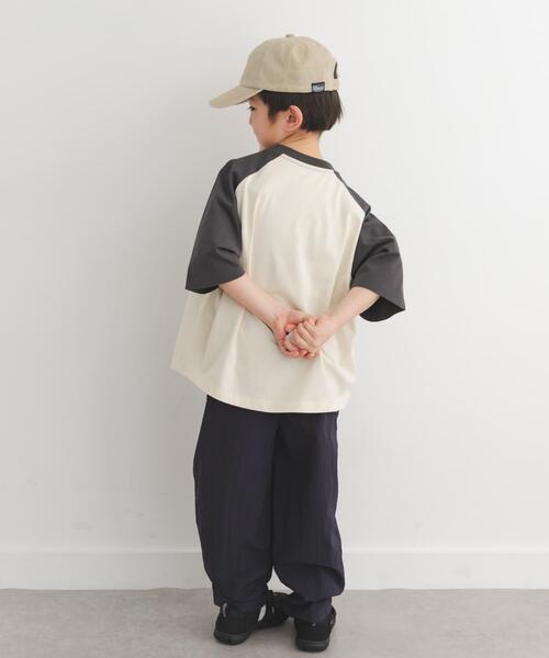 URBAN RESEARCH DOORS(アーバンリサーチドアーズ)の「ロゴプリントラグランTシャツ(KIDS)(Tシャツ/カットソー・キッズ・グリーン系その他/チャコールグレー・120/135)」の9枚目の写真