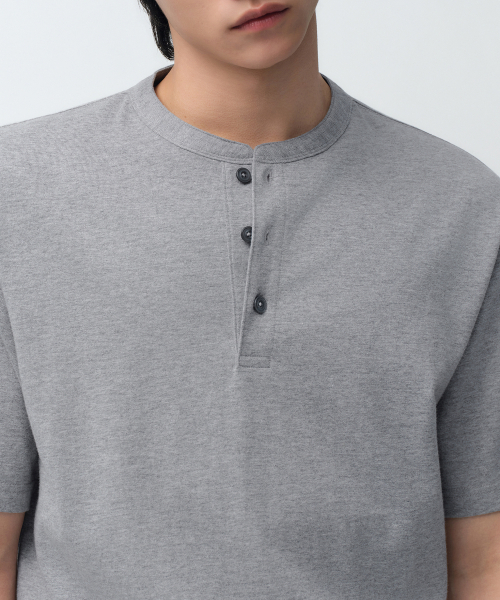 MUSINSA STANDARD（ムシンサスタンダード）の「ヘンリーネックTシャツ [ミディアムグレー]（Tシャツ/カットソー・メンズ・その他・SMALL/MEDIUM/LARGE/X-LARGE/2XL/3XL）」の10枚目の写真