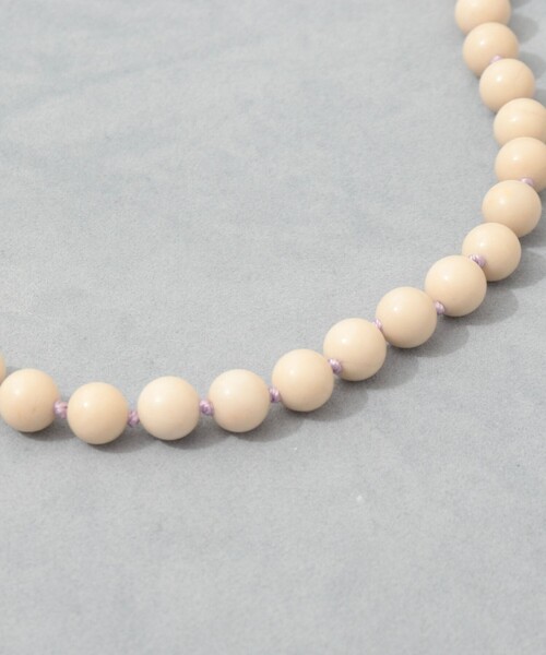 grace grace （グラスグラス）の「【grace grace/グラスグラス】カラーヤーンノット天然石ネックレス（ネックレス・レディース・オフホワイト・FREE）」の3枚目の写真