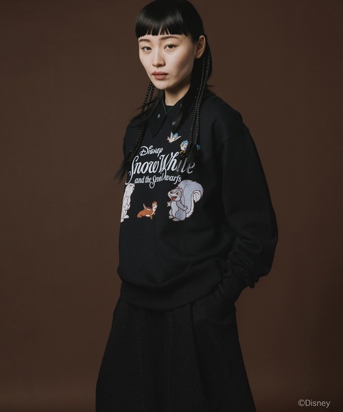 NON TOKYO(ノントーキョー)の「Disney 『Snow White』 NON TOKYO PRINT PULLOVER SWEAT(ANIMALS)(スウェット・レディース・ブラック/グレー/ホワイト・1/2)」の4枚目の写真