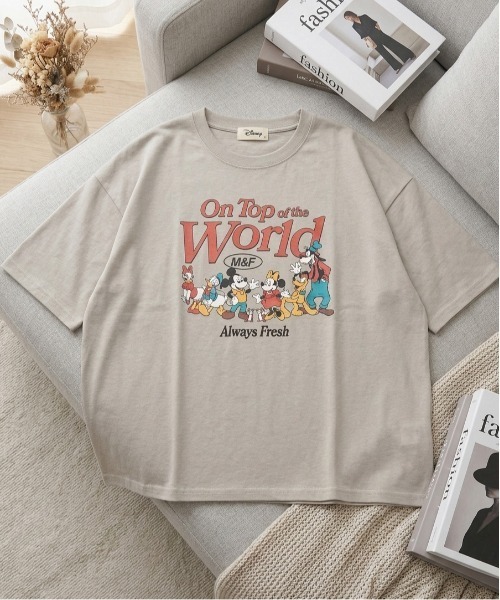 Disney(ディズニー)の「【DISNEY/ディズニー】キャラクターミッキー&フレンズ ヴィンテージライク プリント半袖Tシャツ(WIDEシルエット)(Tシャツ/カットソー・レディース・スカイブルー/オレンジ/ベージュ/オフホワイト・LARGE/MEDIUM)」の1枚目の写真