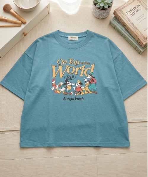 Disney(ディズニー)の「【DISNEY/ディズニー】キャラクターミッキー&フレンズ ヴィンテージライク プリント半袖Tシャツ(WIDEシルエット)(Tシャツ/カットソー・レディース・スカイブルー/オレンジ/ベージュ/オフホワイト・LARGE/MEDIUM)」の4枚目の写真