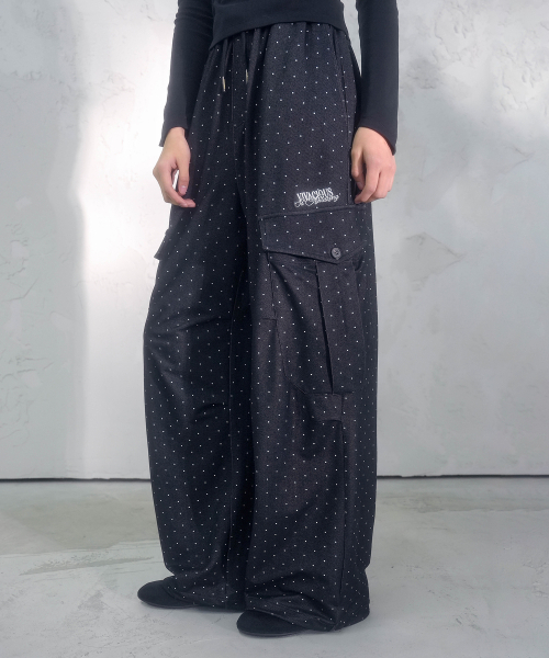 Vivacious(ビバシャス)の「ミエルドットカーゴパンツ_2カラー(スウェットパンツ・レディース・ブラック/ネイビー・SMALL/MEDIUM)」の3枚目の写真
