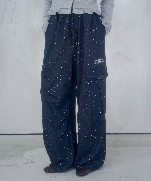 Vivacious(ビバシャス)の「ミエルドットカーゴパンツ_2カラー(スウェットパンツ・レディース・ブラック/ネイビー・SMALL/MEDIUM)」の4枚目の写真