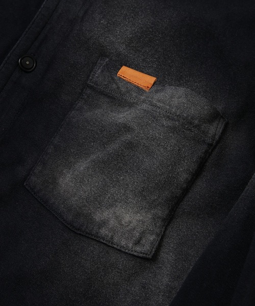 KHOKI（コッキ）の「Faded work shirt（シャツ/ブラウス・メンズ・ブルー/ブラック・3）」の6枚目の写真