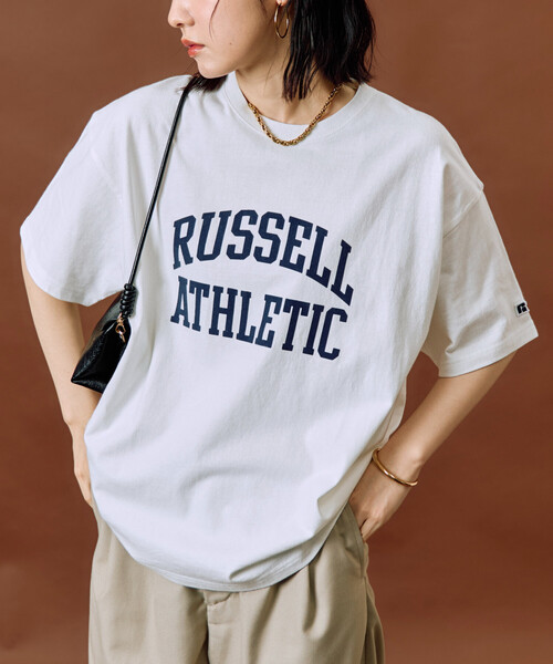 FREAK'S STORE(フリークスストア)の「限定展開 RUSSELL ATHLETIC × FREAK'S STORE/ラッセルアスレチック 別注 フロッキー プリント 半袖 Tシャツ(Tシャツ/カットソー・レディース・オフホワイト/ネイビー/ブラック/レッド/ライトグレー・フリ-)」の2枚目の写真