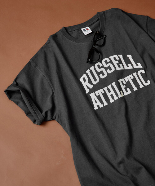 FREAK'S STORE(フリークスストア)の「限定展開 RUSSELL ATHLETIC × FREAK'S STORE/ラッセルアスレチック 別注 フロッキー プリント 半袖 Tシャツ(Tシャツ/カットソー・レディース・オフホワイト/ネイビー/ブラック/レッド/ライトグレー・フリ-)」の1枚目の写真