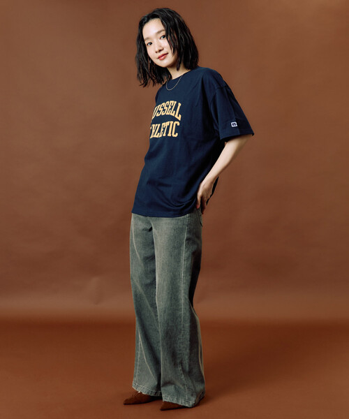 FREAK'S STORE(フリークスストア)の「限定展開 RUSSELL ATHLETIC × FREAK'S STORE/ラッセルアスレチック 別注 フロッキー プリント 半袖 Tシャツ(Tシャツ/カットソー・レディース・オフホワイト/ネイビー/ブラック/レッド/ライトグレー・フリ-)」の11枚目の写真