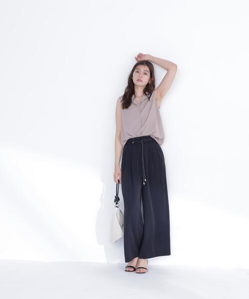 NATURAL BEAUTY BASIC（ナチュラルビューティーベーシック）の「フェイクレザーベルテッドパンツ（その他パンツ・レディース・オフホワイト/ブラック/キャメル・MEDIUM/P/S）」の8枚目の写真