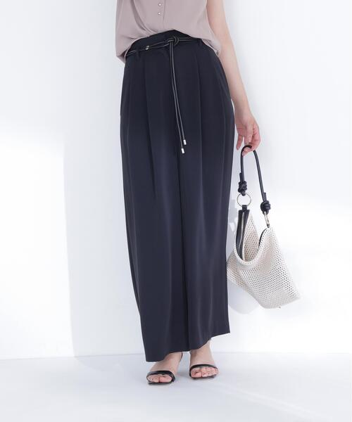 NATURAL BEAUTY BASIC（ナチュラルビューティーベーシック）の「フェイクレザーベルテッドパンツ（その他パンツ・レディース・オフホワイト/ブラック/キャメル・MEDIUM/P/S）」の9枚目の写真