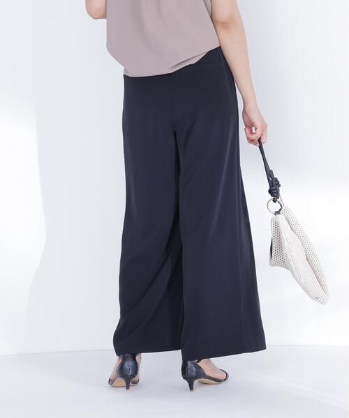 NATURAL BEAUTY BASIC（ナチュラルビューティーベーシック）の「フェイクレザーベルテッドパンツ（その他パンツ・レディース・オフホワイト/ブラック/キャメル・MEDIUM/P/S）」の10枚目の写真