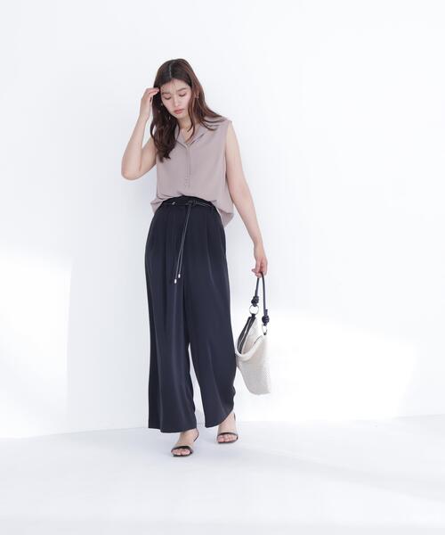 NATURAL BEAUTY BASIC（ナチュラルビューティーベーシック）の「フェイクレザーベルテッドパンツ（その他パンツ・レディース・オフホワイト/ブラック/キャメル・MEDIUM/P/S）」の11枚目の写真