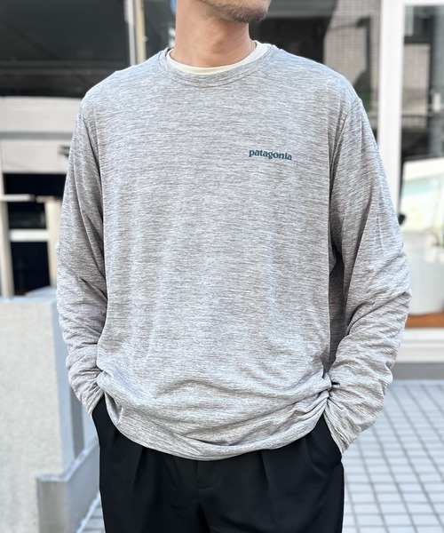 patagonia(パタゴニア)の「【Patagonia】パタゴニア M's L/S Cap Cool Daily Graphic Shirt グラフィック ロングスリーブ(Tシャツ/カットソー・メンズ・サンドベージュ/グレー・S/M/L/XL)」の3枚目の写真