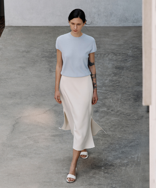 ATMORE(アットモア)の「セリーナスリットバンディングスカート(クリーム)(スカート・レディース・アイボリー・SMALL/MEDIUM)」の3枚目の写真