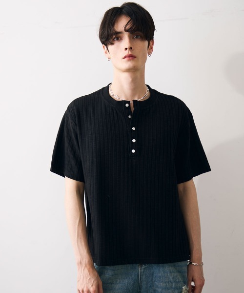Shoowtime(ショウタイム)の「Ribbed knit henley top / リブヘンリーネックカットソー(Tシャツ/カットソー・メンズ・ホワイト/ブラック・MEDIUM/LARGE/X-LARGE)」の8枚目の写真