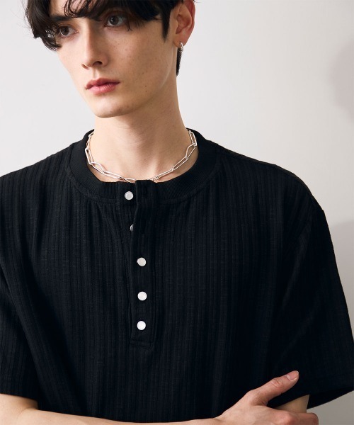 Shoowtime(ショウタイム)の「Ribbed knit henley top / リブヘンリーネックカットソー(Tシャツ/カットソー・メンズ・ホワイト/ブラック・MEDIUM/LARGE/X-LARGE)」の13枚目の写真
