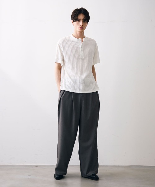 Shoowtime(ショウタイム)の「Ribbed knit henley top / リブヘンリーネックカットソー(Tシャツ/カットソー・メンズ・ホワイト/ブラック・MEDIUM/LARGE/X-LARGE)」の3枚目の写真
