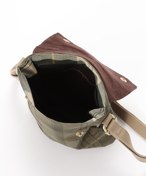 B.C STOCK（ベーセーストック）の「Barbour / バブアー transport crossbody bag（ショルダーバッグ・メンズ・ベージュ/ネイビー/グリーン・FREE）」の7枚目の写真