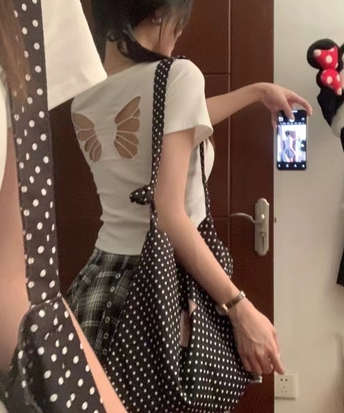 Teem Store(チームストア)の「【カップ付き】バックバタフライデザインタイトTシャツ ピチT(Tシャツ/カットソー・レディース・レッド/ブラック/ホワイト・F)」の7枚目の写真