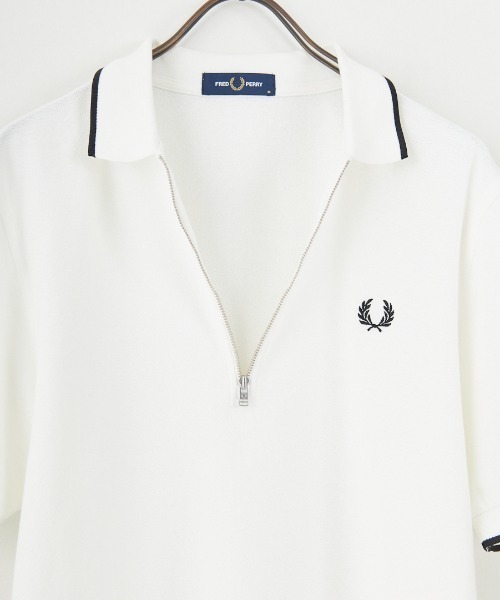 FRED PERRY（フレッドペリー）の「[FRED PERRY/フレッドペリー] ワンポイント刺繍ロゴ ハーフジップポロシャツ（ポロシャツ・レディース・ブラック/ホワイト・L/M）」の16枚目の写真