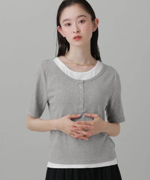 LAKOLE（ラコレ）の「レイヤードヘンリーネック半袖Ｔ / 863036（Tシャツ/カットソー・レディース・ブラック/オフホワイト/グレー・FREE）」の3枚目の写真