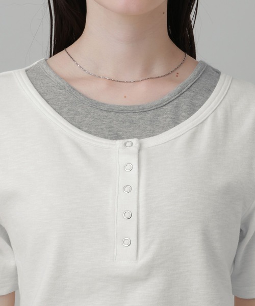 LAKOLE（ラコレ）の「レイヤードヘンリーネック半袖Ｔ / 863036（Tシャツ/カットソー・レディース・ブラック/オフホワイト/グレー・FREE）」の10枚目の写真