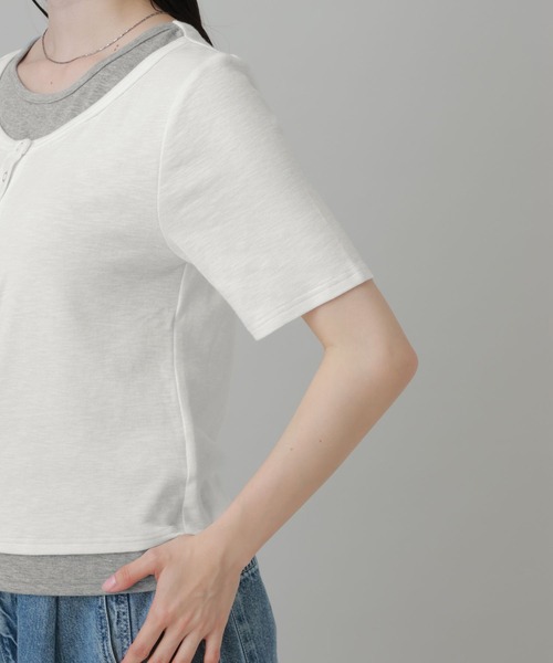 LAKOLE（ラコレ）の「レイヤードヘンリーネック半袖Ｔ / 863036（Tシャツ/カットソー・レディース・ブラック/オフホワイト/グレー・FREE）」の11枚目の写真