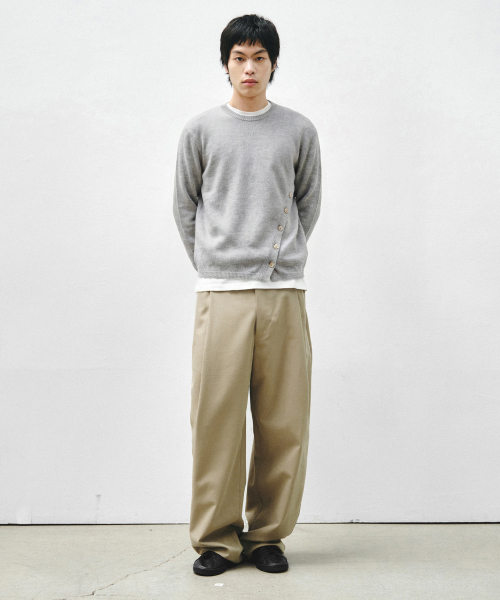 INTEMPOMOOD(インテンポムード)の「ロングプリーツチノパンツ : 3カラー(その他パンツ・メンズ・ベージュ/ブラック/カーキ・MEDIUM/LARGE/X-LARGE)」の5枚目の写真