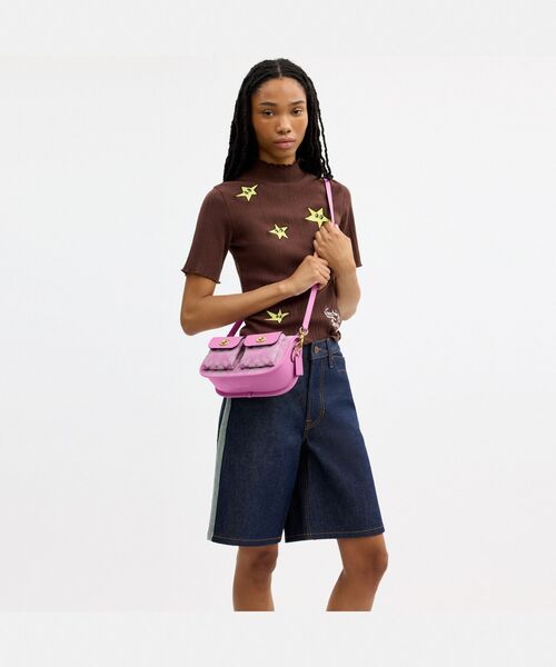 COACH(コーチ)の「【COACH | BRAIN DEAD】ツイン ターンロック ウェイバリー バッグ・シグネチャー ジャカード(ショルダーバッグ・レディース・ピンク系その他・ONE)」の2枚目の写真