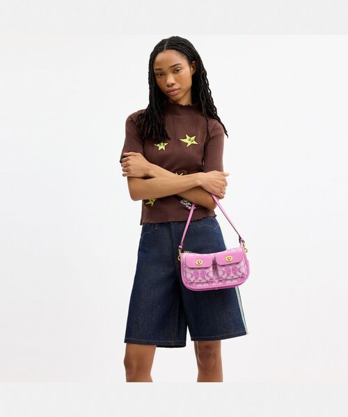 COACH(コーチ)の「【COACH | BRAIN DEAD】ツイン ターンロック ウェイバリー バッグ・シグネチャー ジャカード(ショルダーバッグ・レディース・ピンク系その他・ONE)」の4枚目の写真