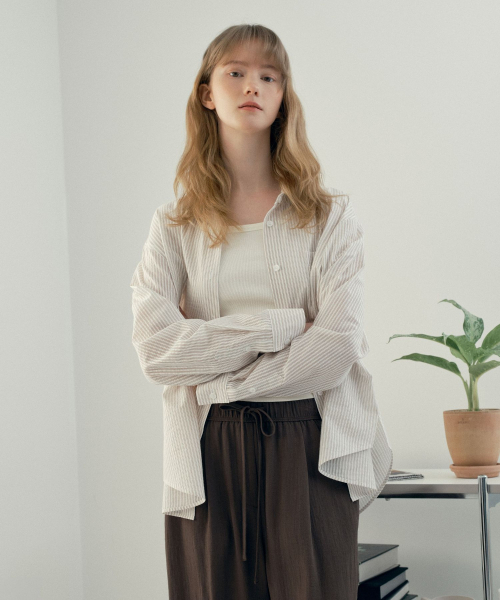 MIND BRIDGE WOMEN（マインドブリッジウーマン）の「[ON][W]シアサーカーストライプシャツ - 2カラー（シャツ/ブラウス・レディース・ブラック/ブラウン・55/66）」の8枚目の写真
