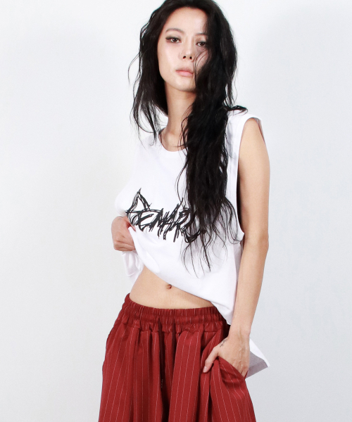 DEMARC(ドゥマーク)の「rough text-logo boxy sleeveless - White(Tシャツ/カットソー・レディース・その他・MEDIUM/LARGE)」の2枚目の写真