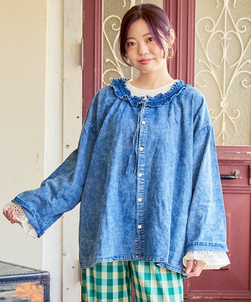 MARKEY'S(マーキーズ)の「フリルカラーデニムブラウス/おとな(シャツ/ブラウス・レディース・ブラック/ブルー・160cm)」の1枚目の写真