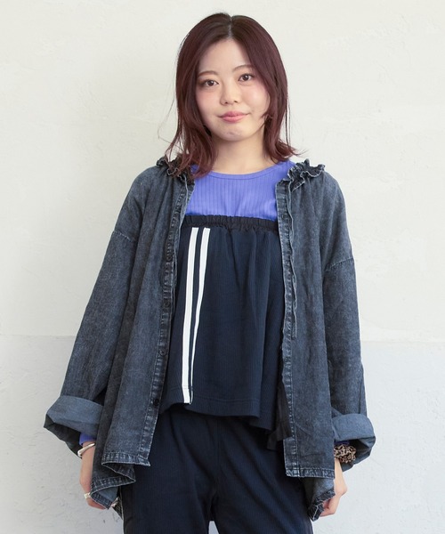 MARKEY'S(マーキーズ)の「フリルカラーデニムブラウス/おとな(シャツ/ブラウス・レディース・ブラック/ブルー・160cm)」の2枚目の写真