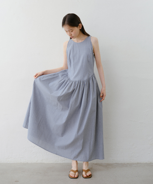 URAGO(ユラーゴ)の「Stripe sleeveless long dress(ワンピース・レディース・ライトブルー/アイボリー・FREE)」の3枚目の写真