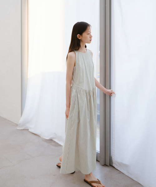 URAGO(ユラーゴ)の「Stripe sleeveless long dress(ワンピース・レディース・ライトブルー/アイボリー・FREE)」の5枚目の写真